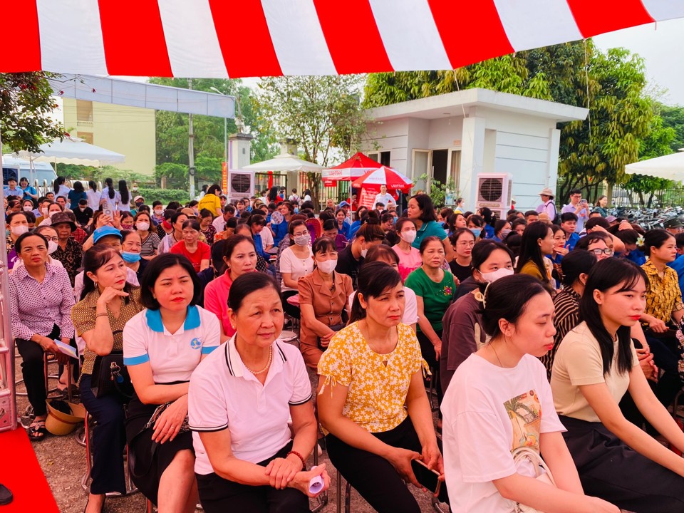 Phi&ecirc;n GDVL lưu động huyện M&ecirc; Linh năm 2024 thu h&uacute;t rất nhiều người lao động đến t&igrave;m hiểu th&ocirc;ng tin vị tr&iacute; việc l&agrave;m v&agrave; ứng tuyển.