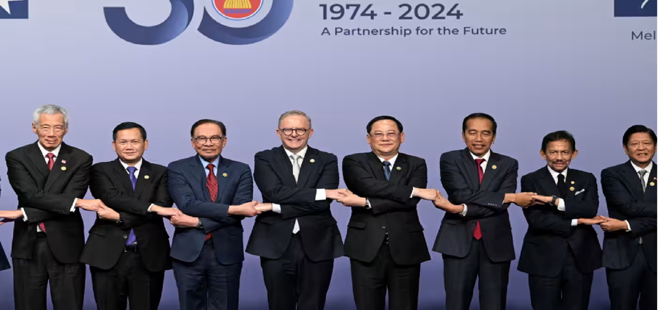 Thủ tướng &Uacute;c Anthony Albanese c&ugrave;ng với c&aacute;c nh&agrave; l&atilde;nh đạo ASEAN tại Thượng đỉnh &Uacute;c-ASEAN v&agrave;o th&aacute;ng 3/2024 ở Melbourne. Ảnh: Nikkei Asia