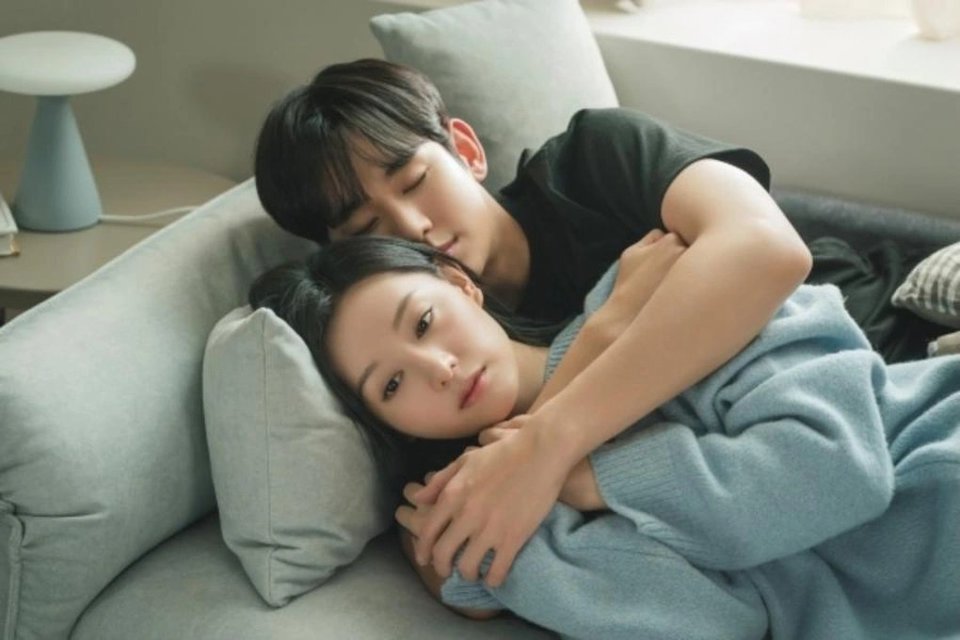 Nhiều chi tiết trong "Nữ ho&agrave;ng nước mắt" bị ch&ecirc;. Ảnh: tvN