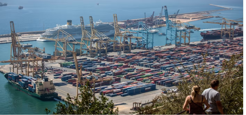 Cảng Barcelona đang đạt tối đa c&ocirc;ng suất. Ảnh: The Financial Times