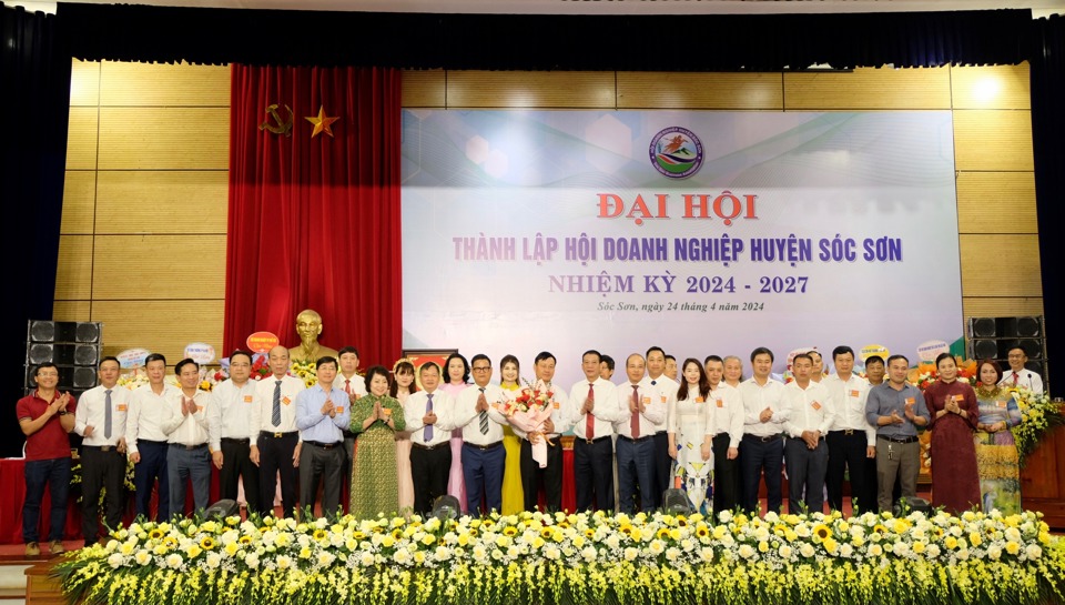 Ban Chấp hagrave;nh Hội Doanh nghiệp huyện Soacute;c Sơn chiacute;nh thức được ra mắt.