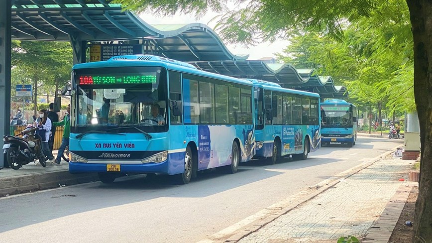 Xe buýt Hà Nội tăng chuyến phục vụ nghỉ lễ 30/4 -1/5 - Ảnh 1