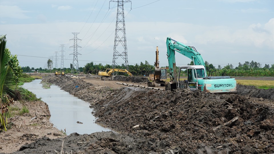 Khu c&ocirc;ng nghiệp VSIP Cần Thơ cần 9 triệu m&eacute;t khối c&aacute;t san lấp nhưng nguồn c&aacute;t khan hiếm, n&ecirc;n doanh nghiệp đề xuất d&ugrave;ng tro xỉ. Ảnh Quang Tạ