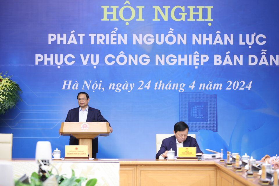 Thủ tướng y&ecirc;u cầu c&aacute;c bộ, ng&agrave;nh, địa phương, doanh nghiệp, đại học, c&aacute;c chủ thể li&ecirc;n quan căn cứ chức năng, nhiệm vụ, quyền hạn của m&igrave;nh chủ động, t&iacute;ch cực, linh hoạt x&acirc;y dựng kế hoạch v&agrave; tổ chức thực hiện hiệu quả c&aacute;c giải ph&aacute;p cụ thể ph&aacute;t triển ng&agrave;nh nh&acirc;n lực b&aacute;n dẫn - Ảnh: VGP/Nhật Bắc