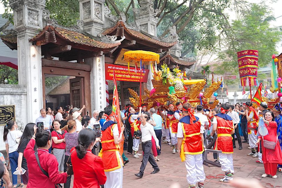 Nghi lễ rước kiệu tại lễ hội truyền thống thờ thần Cao Sơn Đại Vương. Ảnh: Minh An