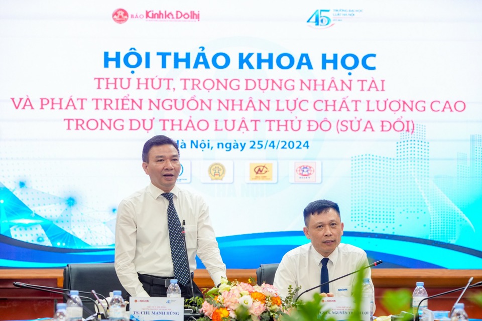TS Chu Mạnh H&ugrave;ng - Chủ tịch Hội đồng Trường Đại học Luật H&agrave; Nội ph&aacute;t biểu tại hội thảo