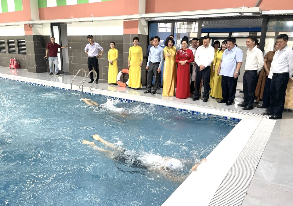 Bể bơi tại&nbsp;trường THCS Nguyễn Trường Tộ.