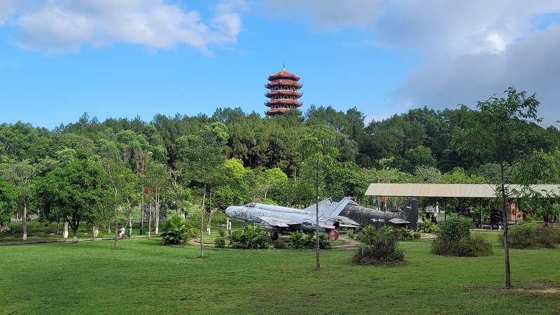 Ngã ba Đồng Lộc, toạ độ lửa "bom c&agrave;y, đạn xới" một thời, giờ l&agrave; di t&iacute;ch lịch sử cấp cấp Quốc gia,&nbsp;địa chỉ đỏ gi&aacute;o dục truyền thống c&aacute;ch mạng v&agrave; l&agrave; điểm tham quan du lịch của du kh&aacute;ch thập phương