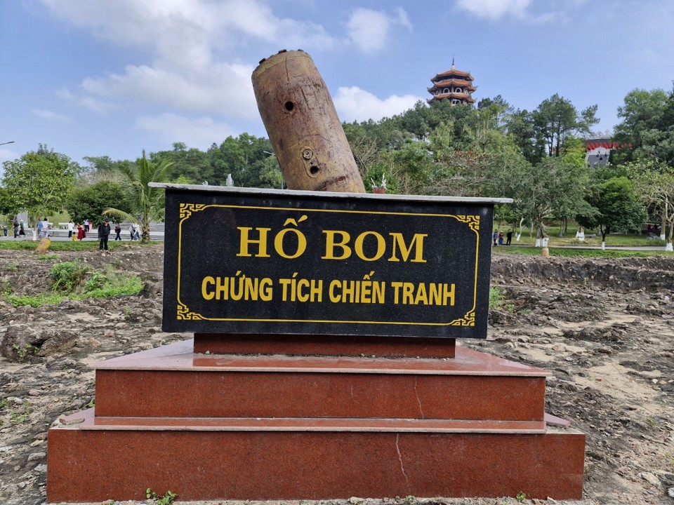 Những chứng t&iacute;ch chiến tranh tại Ng&atilde; ba Đồng Lộc trở th&agrave;nh niềm ki&ecirc;u h&atilde;nh, tự h&agrave;o của cả thế hệ h&ocirc;m nay v&agrave; mai sau