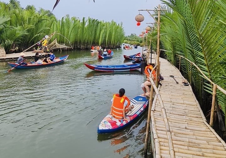 Rừng dừa nước Tịnh Kh&ecirc; (x&atilde; Tịnh Kh&ecirc;) với phong cảnh hữu t&igrave;nh cũng thu h&uacute;t được nhiều người đến vui chơi, trải nghiệm.