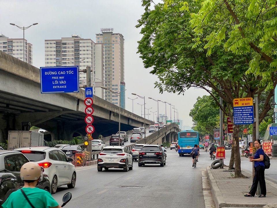 Đường Khuất Duy Tiến th&ocirc;ng tho&aacute;ng lạ thường.