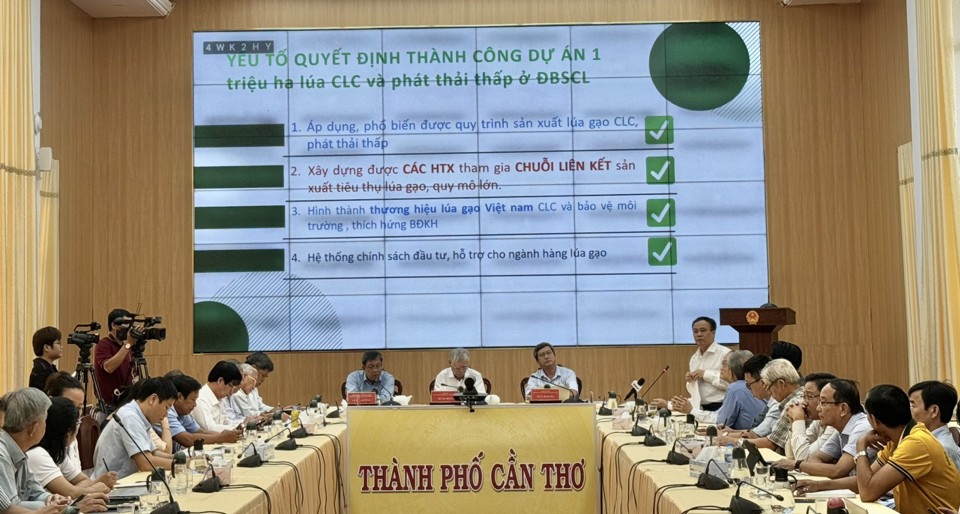 TS Trần Minh Hải &ndash; Ph&oacute; hiệu trưởng Trường Ch&iacute;nh s&aacute;ch c&ocirc;ng &amp; ph&aacute;t triển n&ocirc;ng th&ocirc;n đề xuất việc cấp "giấy chứng nhận h&agrave;nh nghề" cho thương l&aacute;i. Ảnh: Hồng Thắm&nbsp;