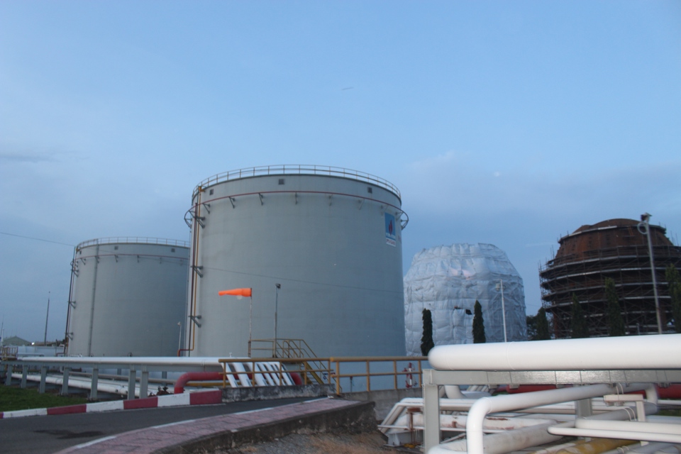Hệ thống kho cảng LNG của PV GAS thuộc Petrovietnam. Ảnh: Khắc Kiecirc;n