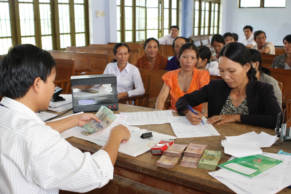 Nhiều người lao động, người nghèo được vay vốn giải quyết việc làm, giúp cải thiện cuộc sống. Ảnh: Công Hùng