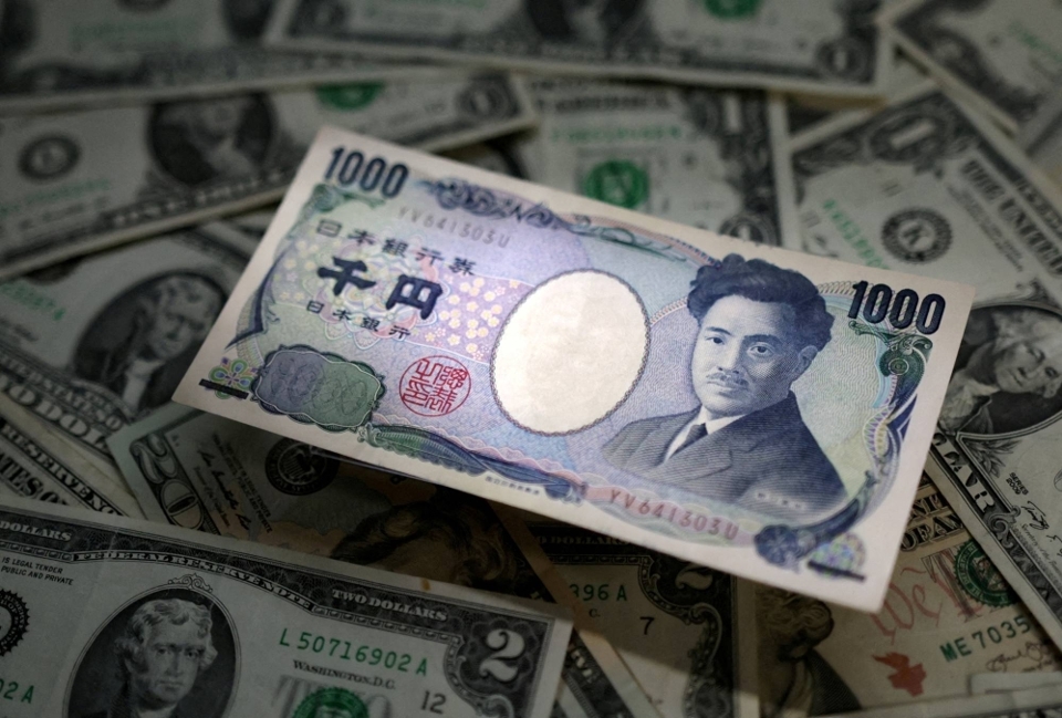 Trong ngagrave;y 2/5, đồng yen của Nhật Bản đatilde; giảm 0,4% so với đồng USD. Ảnh: Reuters