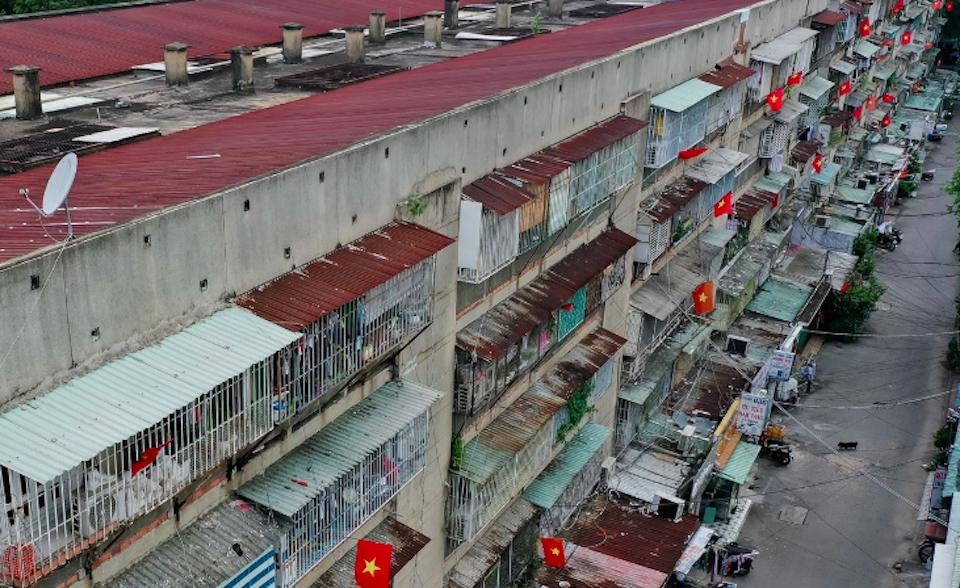 "Chuồng cọp&rdquo; bủa v&acirc;y chung cư cũ ở Th&agrave;nh phố Hồ Ch&iacute; Minh đang đặt ra vấn đề lớn về c&ocirc;ng t&aacute;c PCCC. Ảnh:&nbsp;Tiểu Th&uacute;y