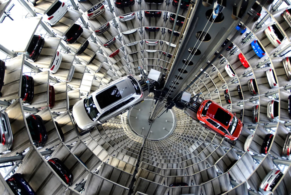 B&atilde;i đỗ xe th&ocirc;ng minh tại tỉnh Wolfsburg, Đức. Ảnh: Getty image