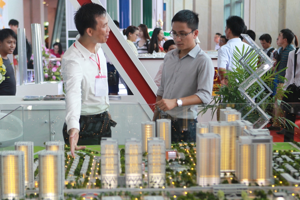 Doanh nghiệp bất động sản giới thiệu đến khách hàng một dự án nhà ở trên địa bàn quận Hà Đông, Hà Nội. Ảnh: Công Hùng