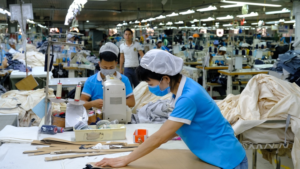 Công nhân ngành dệt may làm việc tại Khu công nghiệp Quang Minh, huyện Mê Linh, Hà Nội. Ảnh: Phạm Hùng