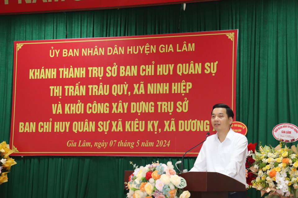 B&iacute; thư Huyện ủy Gia L&acirc;m Nguyễn Việt H&agrave; ph&aacute;t biểu tại buổi lễ.