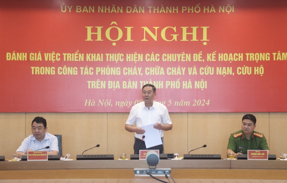 Phoacute; Chủ tịch Thường trực UBND TP Lecirc; Hồng Sơn phaacute;t biểu tại hội nghị