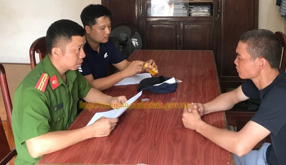 Ninh Bình: cảnh sát cơ động tuần tra phát hiện đối tượng sử dụng chất cấm - Ảnh 1