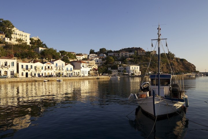 Ikaria l&agrave; một trong nhiều h&ograve;n đảo của Hy Lạp, được biết đến l&agrave; h&ograve;n đảo trường thọ. Ảnh: Bluezones