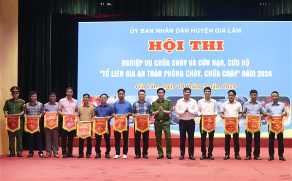 Huyện Gia Lâm: 176 vận động viên tham gia hội thi nghiệp vụ chữa cháy - Ảnh 1