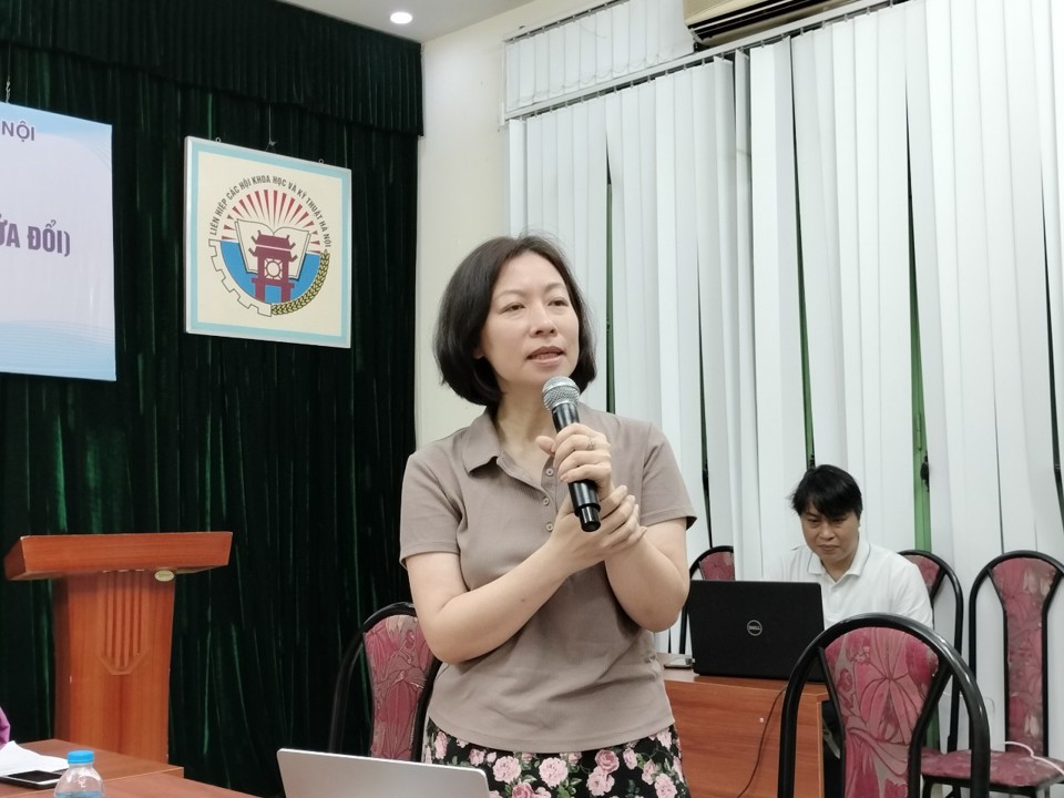 TS Nguyễn Ngọc B&iacute;ch &ndash; Trưởng Khoa Ph&aacute;p luật h&agrave;nh ch&iacute;nh, Trường Đại học Luật H&agrave; Nội g&oacute;p &yacute; tại hội thảo.