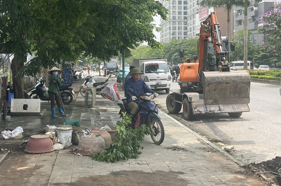 L&atilde;nh đạo phường Ph&uacute; Thượng cho biết, thời gian tới sẽ tăng cường tuần tra, kiểm tra v&agrave; xử l&yacute; nghi&ecirc;m c&aacute;c h&agrave;nh vi t&aacute;i vi phạm.