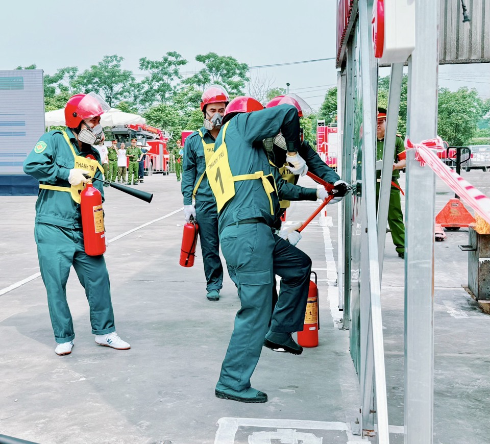 16 đội tham gia hội thi “Tổ liên gia an toàn PCCC” huyện Thanh Trì - Ảnh 2