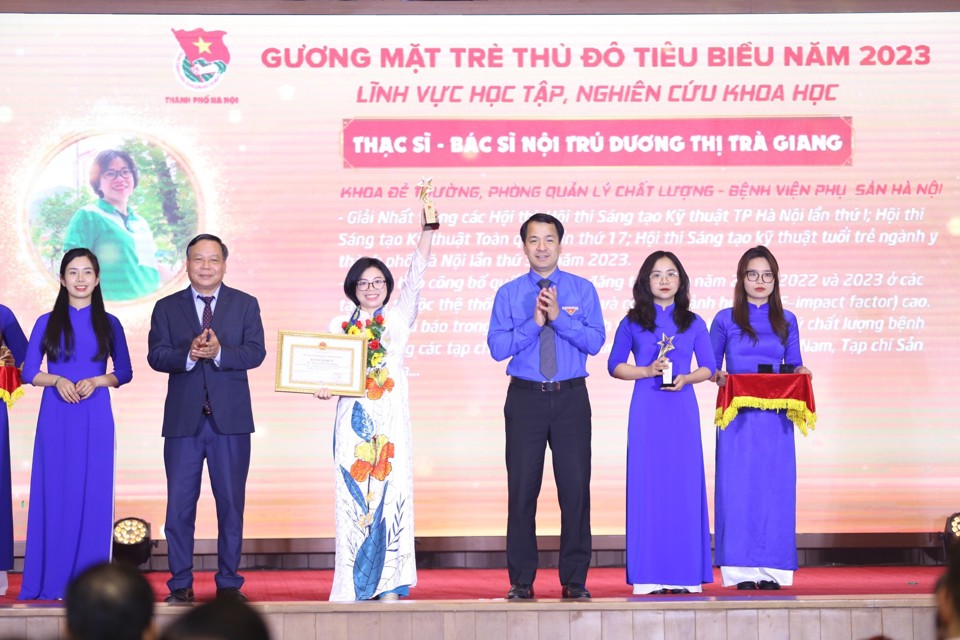 B&aacute;c sĩ nội tr&uacute; Dương Thị Tr&agrave; Giang nhận Giải thưởng