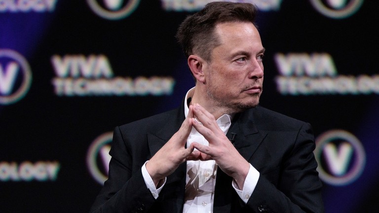 Tỷ phuacute; Elon Musk. Ảnh: AFP
