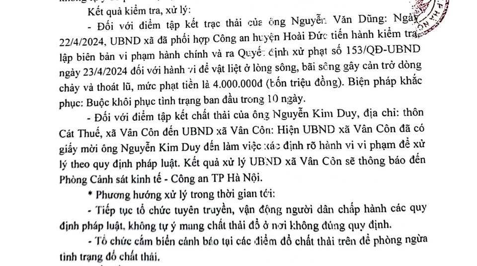 Sau loạt b&agrave;i "S&ocirc;ng Đ&aacute;y đang bị bức tử" của B&aacute;o Kinh tế &amp; Đ&ocirc; thị, UBND x&atilde; V&acirc;n C&ocirc;n đ&atilde; xử phạt những trường hợp vi phạm theo nội dung b&aacute;o n&ecirc;u (Ảnh tr&iacute;ch bi&ecirc;n bản l&agrave;m việc của Tổ C&ocirc;ng t&aacute;c Ph&ograve;ng Cảnh s&aacute;t Kinh tế - C&ocirc;ng an TP H&agrave; Nội với ch&iacute;nh quyền địa phương; Bi&ecirc;n bản do Ph&ograve;ng TNMT huyện Ho&agrave;i Đức cung cấp).