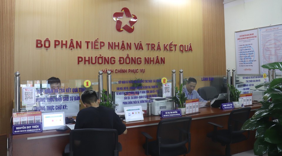 Những m&ocirc; h&igrave;nh s&aacute;ng kiến trong cải c&aacute;ch h&agrave;nh ch&iacute;nh được ch&iacute;nh quyền phường Đồng Nh&acirc;n (Quận Hai B&agrave; Trưng) x&acirc;y dựng, &aacute;p dụng gần đ&acirc;y nhằm tạo niềm tin, gắn kết ch&iacute;nh quyền - người d&acirc;n