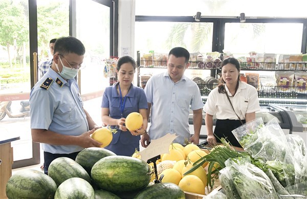 Đo&agrave;n kiểm tra li&ecirc;n ng&agrave;nh số 4 TP H&agrave; Nội kiểm tra c&ocirc;ng t&aacute;c ATTP tại hệ thống si&ecirc;u thị&nbsp;Meat 24h, Khu đ&ocirc; thị Đặng X&aacute;, Gia L&acirc;m.