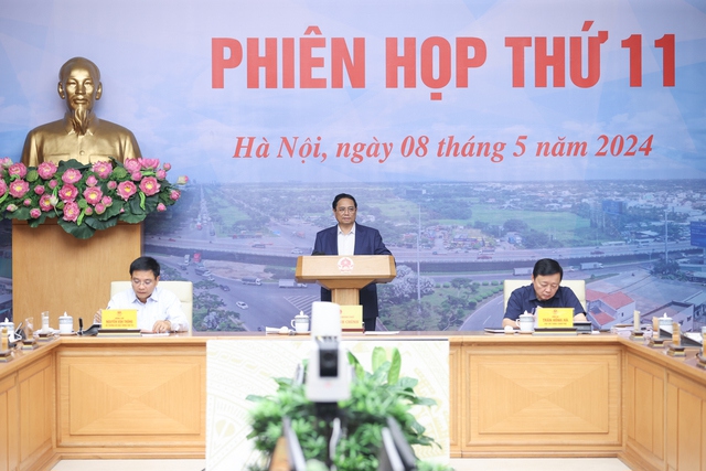 Thủ tướng đặc biệt lưu &yacute; phải bảo đảm an to&agrave;n trong thi c&ocirc;ng, an to&agrave;n t&iacute;nh mạng cho người lao động tr&ecirc;n c&ocirc;ng trường cũng như nh&acirc;n d&acirc;n chung quanh c&aacute;c dự &aacute;n. Ảnh: VGP/Nhật Bắc