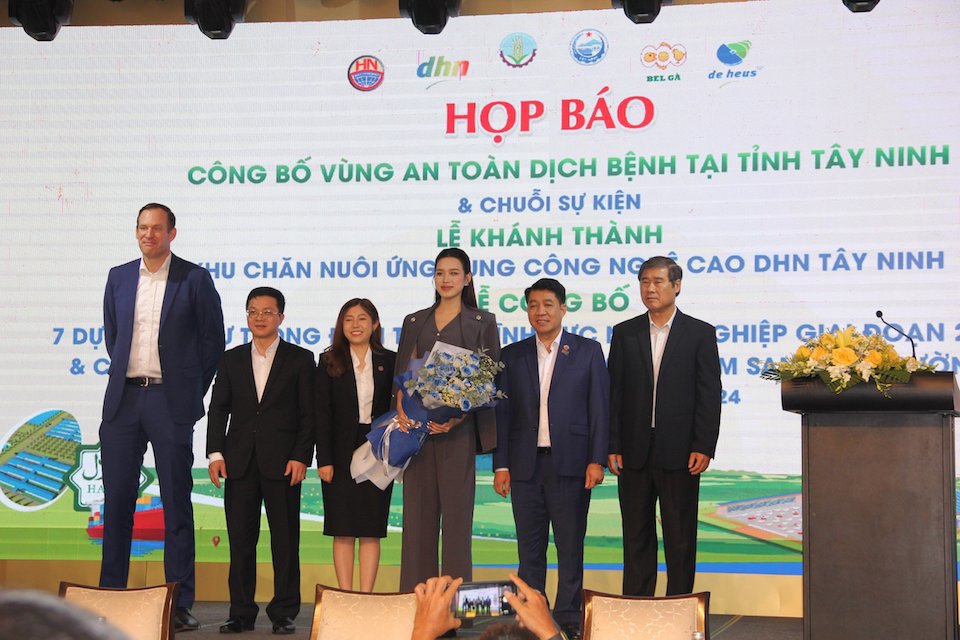 Hoa hậu Việt Nam 2020 Đỗ Thị Hagrave; lagrave; gương mặt đại diện Quỹ từ thiện DHN. Ảnh: BTC