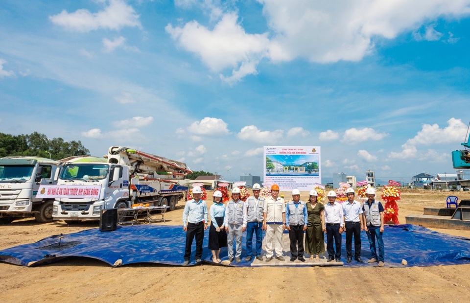 Trường Tiểu học B&igrave;nh Đ&ocirc;ng được x&acirc;y dựng tại&nbsp;Khu d&acirc;n cư hạ lưu s&ocirc;ng Tr&agrave; Bồng - Đập C&agrave; Ninh.