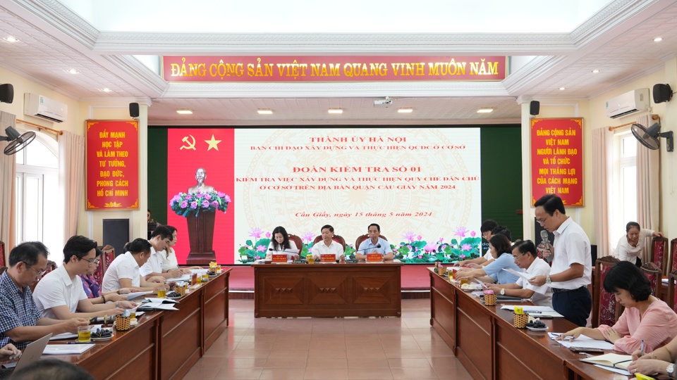 Quang cảnh buổi l&agrave;m việc.