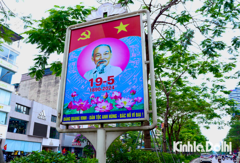 Trang hoàng cờ hoa kỷ niệm 134 năm Ngày sinh Chủ tịch Hồ Chí Minh - Ảnh 8