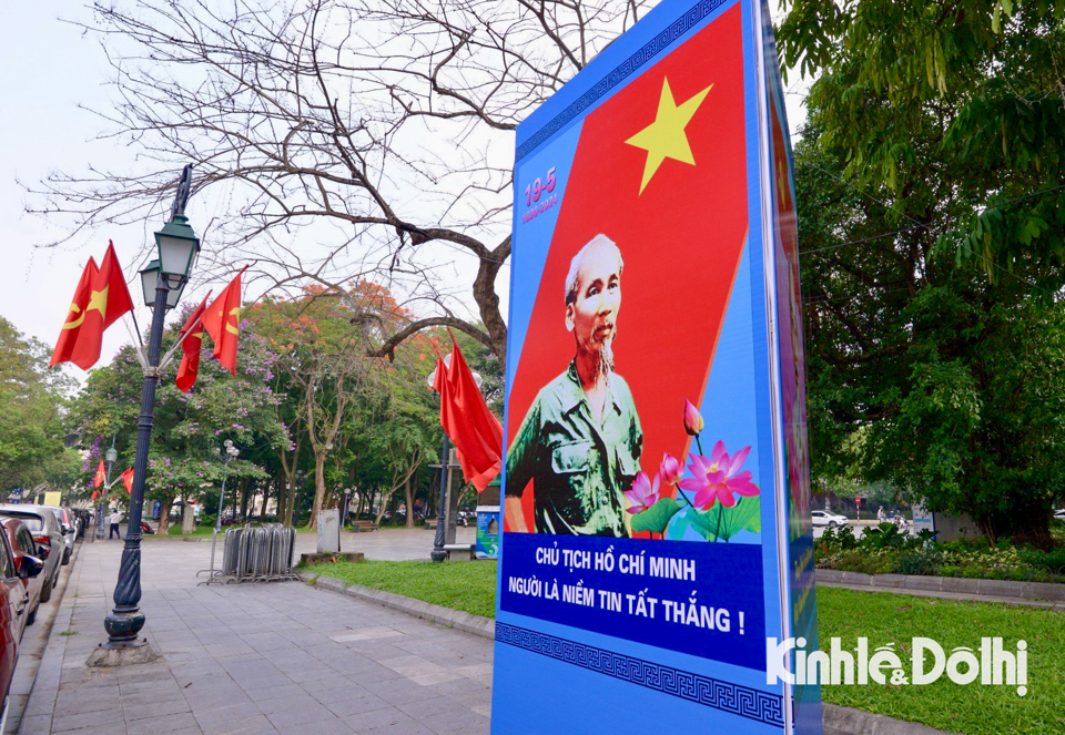 Trang hoàng cờ hoa kỷ niệm 134 năm Ngày sinh Chủ tịch Hồ Chí Minh - Ảnh 6