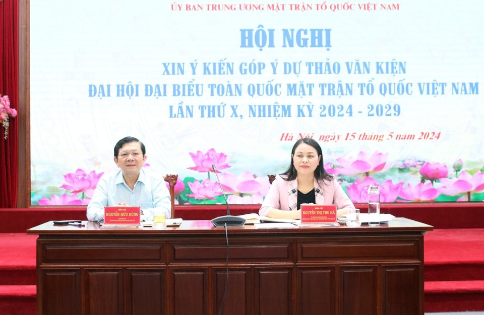 Ph&oacute; Chủ tịch-Tổng Thư k&yacute; Ủy ban Trung ương Mặt trận Tổ quốc Việt Nam Nguyễn Thị Thu H&agrave; v&agrave; Ph&oacute; Chủ tịch Ủy ban Trung ương Mặt trận Tổ quốc Việt Nam Nguyễn Hữu Dũng chủ tr&igrave; Hội nghị&nbsp;