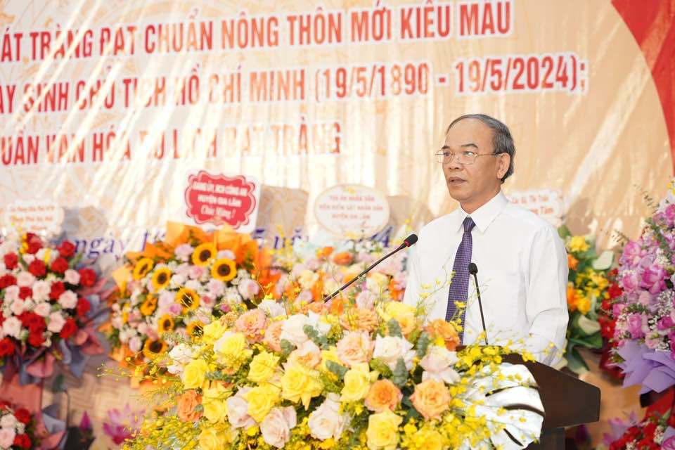 Ph&oacute; B&iacute; thư Thường trực Huyện ủy Gia L&acirc;m Nguyễn Tiến Việt ph&aacute;t biểu tại buổi lễ.