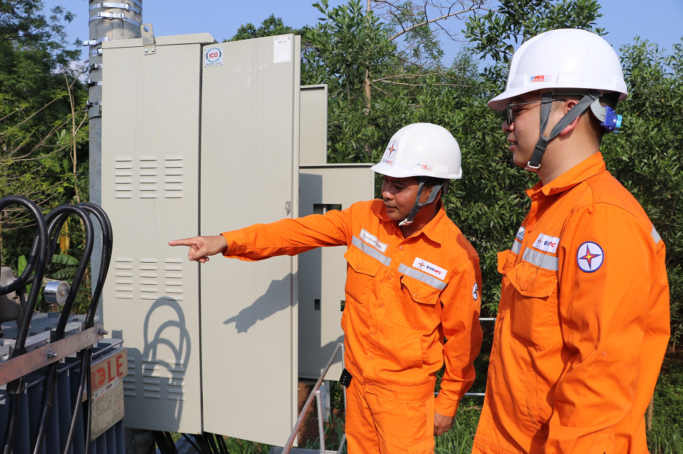 EVNNPC đảm bảo vận hành hệ thống điện ổn định, an toàn mùa nắng nóng - Ảnh 2