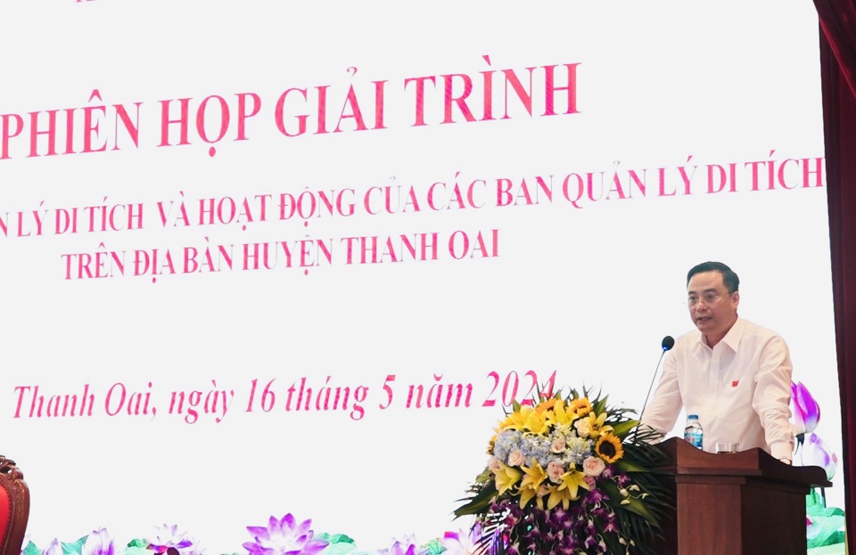 Chủ tịch UBND huyện Thanh Oai Bugrave;i Văn Saacute;ng tiếp thu vagrave; lagrave;m rotilde; thecirc;m caacute;c nội dung tại phiecirc;n họp giải trigrave;nh.