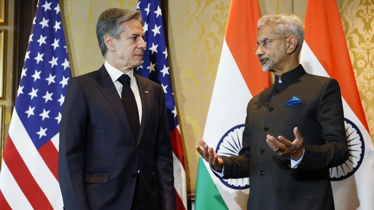 Ngoại trưởng Mỹ Antony Blinken (becirc;n traacute;i) gặp Bộ trưởng Ngoại giao Ấn Độ Subrahmanyam Jaishankar, trước cuộc đối thoại cấp bộ trưởng Ấn Độ-Mỹ '2+2' tại New Delhi vagrave;o ngagrave;y 10 /11/2023. Ảnh: AFP