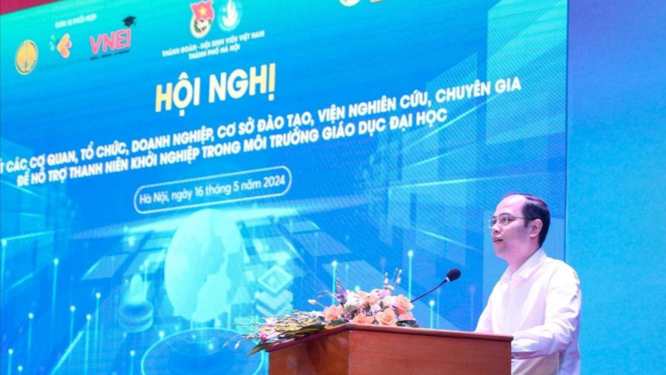 Ph&oacute; B&iacute; thư Th&agrave;nh đo&agrave;n - Chủ tịch Hội Sinh vi&ecirc;n Việt Nam TP H&agrave; Nội Nguyễn Tiến Hưng ph&aacute;t biểu tại hội nghị