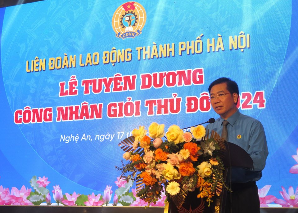 Phoacute; Chủ tịch LĐLĐ TP Nguyễn Huy Khaacute;nh phaacute;t biểu tại buổi lễ