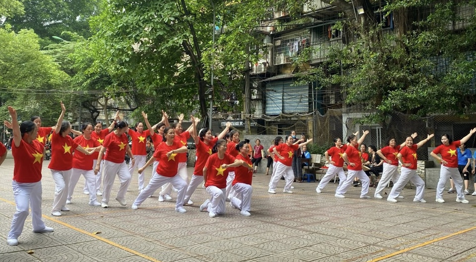 Quận Thanh Xuân tổ chức các giải thể thao chào mừng Ngày Giải phóng Thủ đô - Ảnh 1